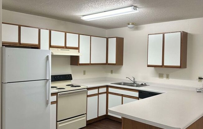 2 beds, 2 baths, $1,075, Unit 1704-305