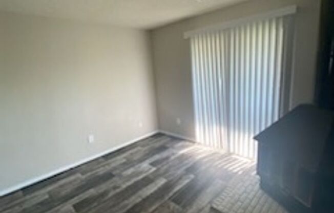 2 beds, 2 baths, 856 sqft, $920, Unit 2827-1805