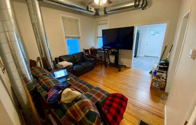 5 bedroom /2 bath Mins. from UC for $750/pp ($3750/mo)! Off-Street Parking included!