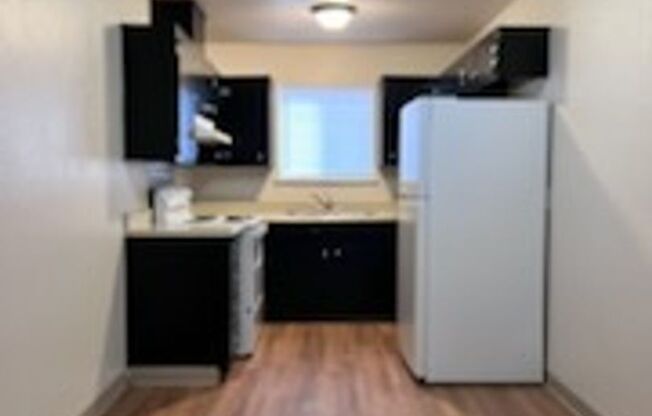 1 bed, 1 bath, $1,000, Unit 1932 K St