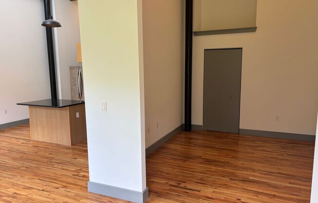 1253 Simon Blvd.