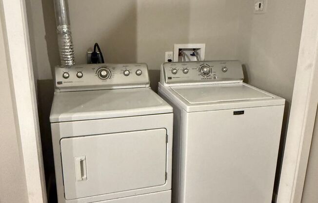 Beautiful 3 Bedroom, 2 Bathroom Quadplex Near Downtown Wichita – Modern Amenities & Pet Friendly!