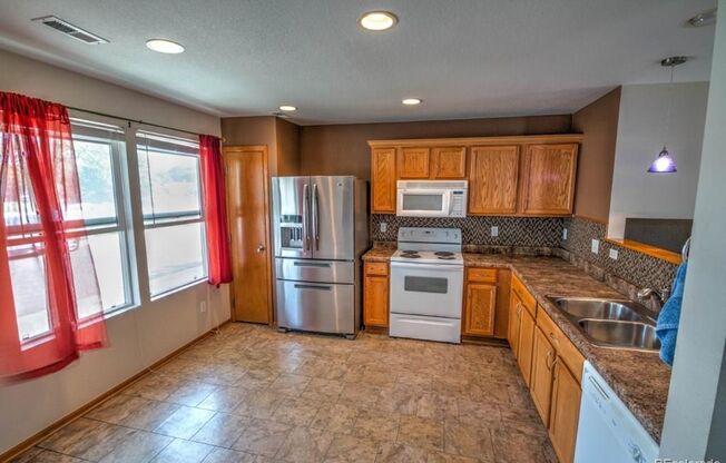 Spacious 3 bedroom home in the heart of Morrison!