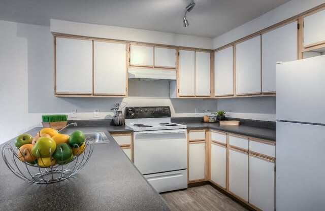 Fully Furnished Kitchen at Fieldstone Apartments, Fairview, 97024