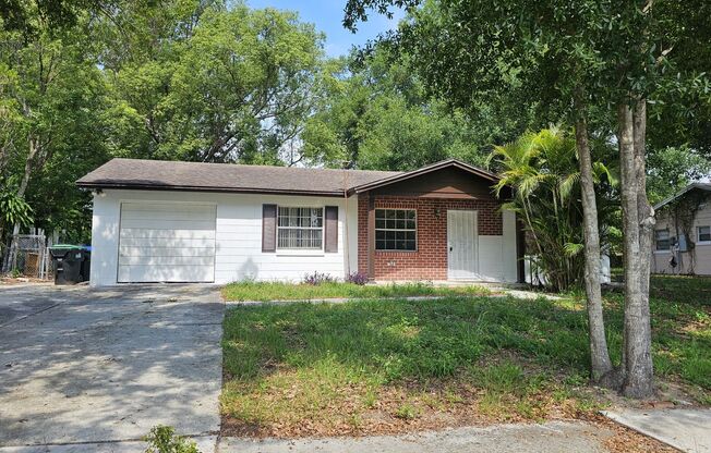 Cozy 3 Bedroom 2 bathroom Home in Prime Orlando Location – Available for Rent!