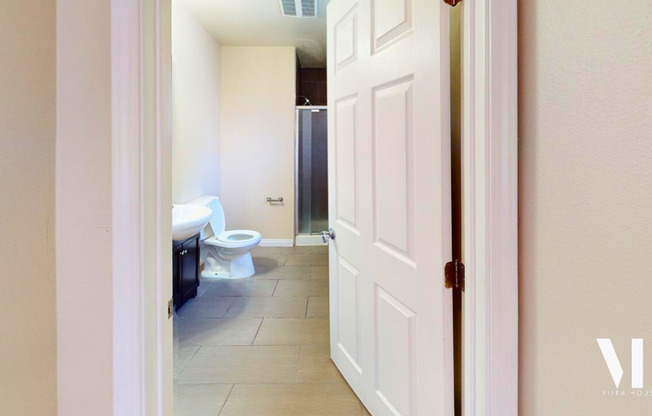 Three Bedroom Townhome with Private Baths Near USC!