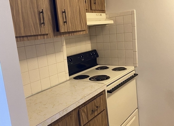 2 beds, 1 bath, 1,200 sqft, $2,300, Unit 801