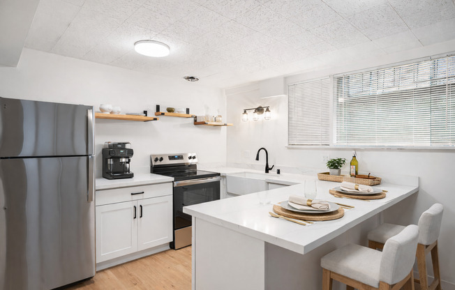 Ravenna Park Vista - Charming Urban Retreat: Spacious Studio to 2-Bedroom Homes Near Ravenna Park & University District