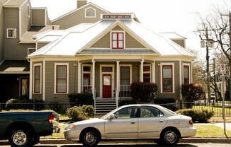 Vintage Loft - West Campus - Available August!