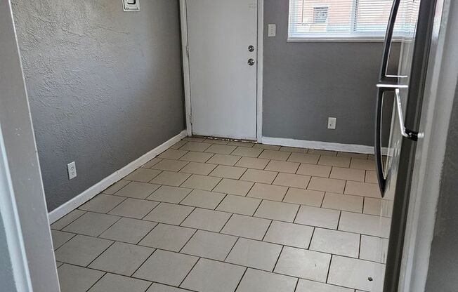 2 beds, 1 bath, 750 sqft, $1,120, Unit B11 1021 14