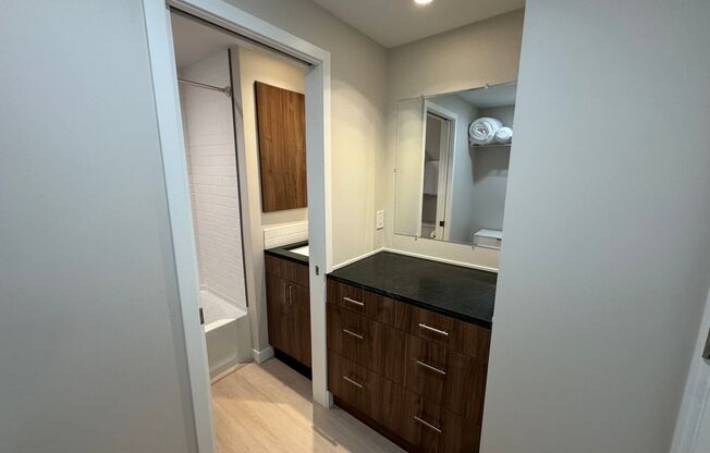 Studio, 1 bath, 389 sqft, $1,500, Unit Unit 6 (STR)