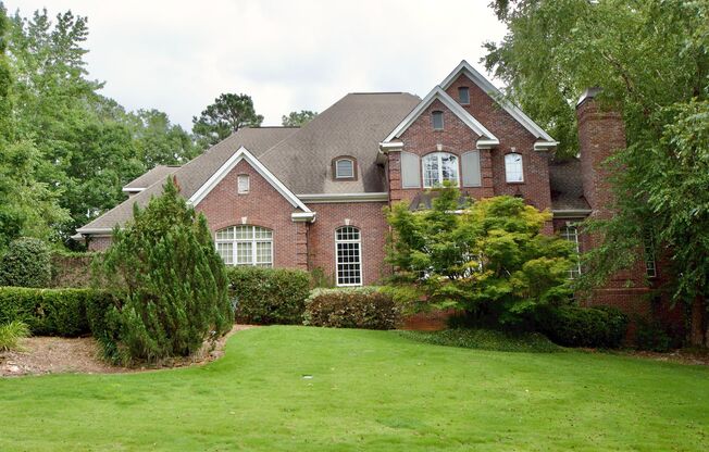 Executive Golf Course Rental in Moores Mill – Prime Location with Pool