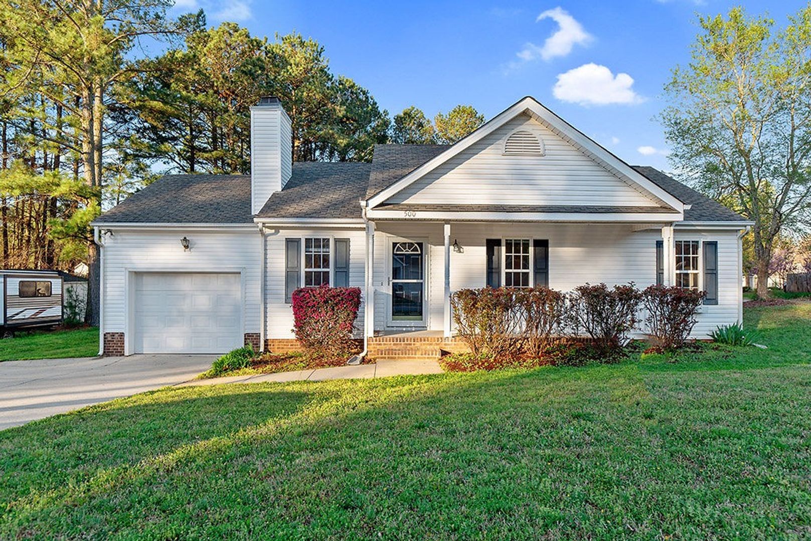 Single-level home with 1 Car Garage in Flaherty Farms!