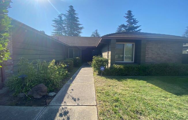 2442 Meadow Lake Dr