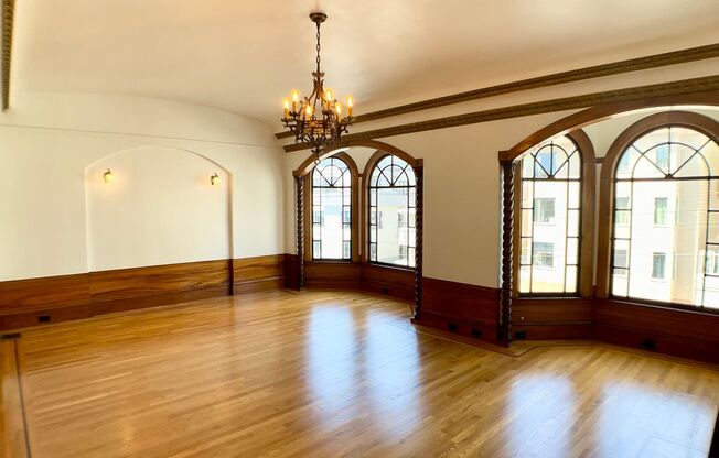 Stunning Multi-Level 4/2.5 W/ Dining Room. W/D, CHEF'S KITCHEN!