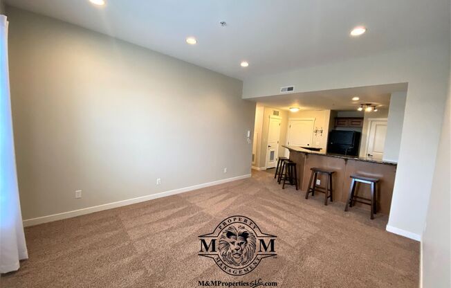 Beautiful Top Floor 2 Bed 2 Bath Condo in Murray