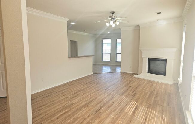 Light and bright, open concept 3 bedroom with split bedrooms