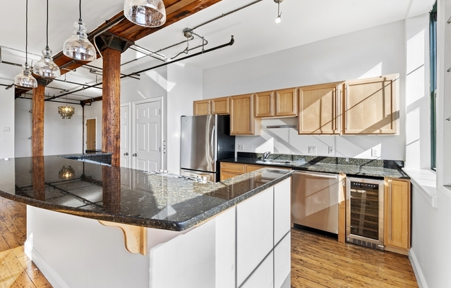 881 E 1 ST
