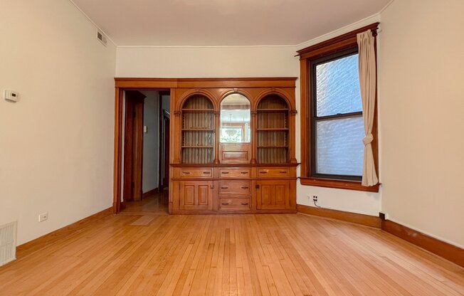 909 N CAMPBELL AVE