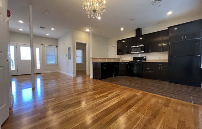 77 83 NEWBURY AVE