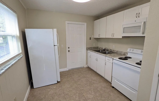 Lake Mary - 2 Bedroom, 1 Bathroom - $1,595.00