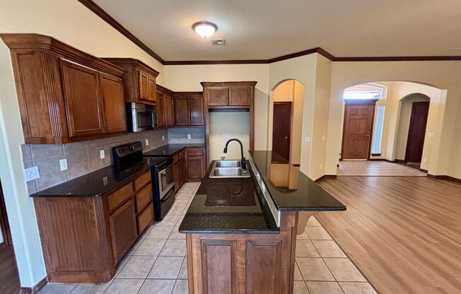Charming 4 Bed 2 Bath in Yukon