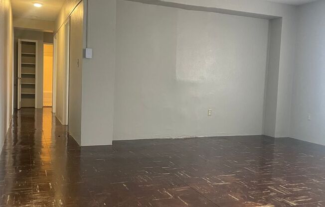 2 beds, 1 bath, 820 sqft, $1,300, Unit 07F