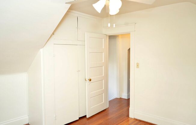 1 bed, 1 bath, $1,050, Unit Apt #4