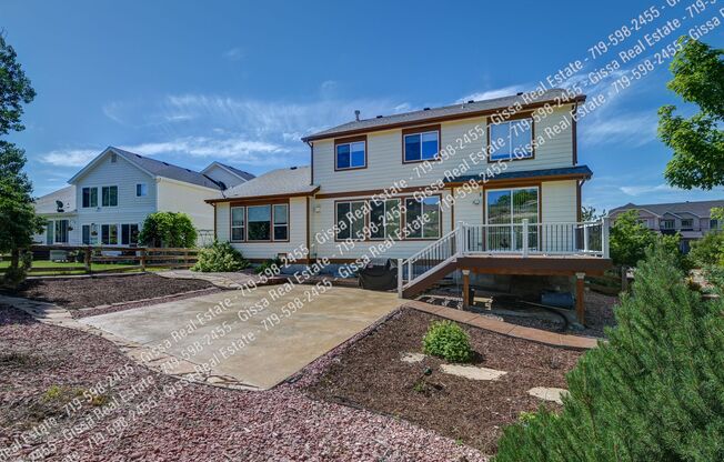 This beautiful 4 bedroom, 3 1/2 bathroom, 2-car garage home in D20 is for the first time for rent!