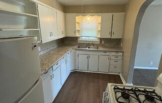 $925 - 3 bedroom/ 1.5 bathroom - Single Family Home