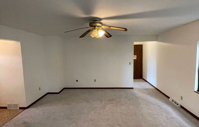 2 beds, 1 bath, $1,100, Unit Unit #1