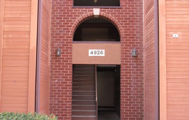 4926 COLUMBIA RD