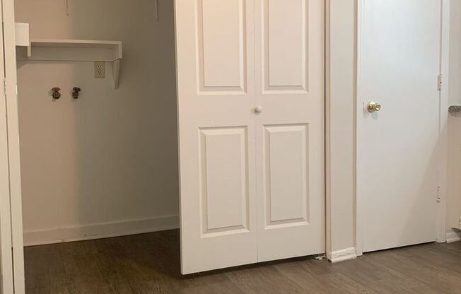 2 beds, 1 bath, 700 sqft, $870, Unit 9003