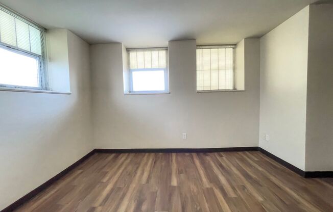 2 beds, 1 bath, 882 sqft, $820, Unit 408