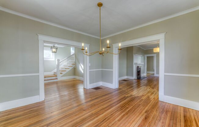 Beautifully renovated, spacious, 4/3 in the Crosstown area.