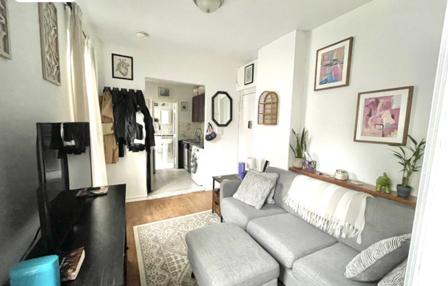 338 E 65 ST