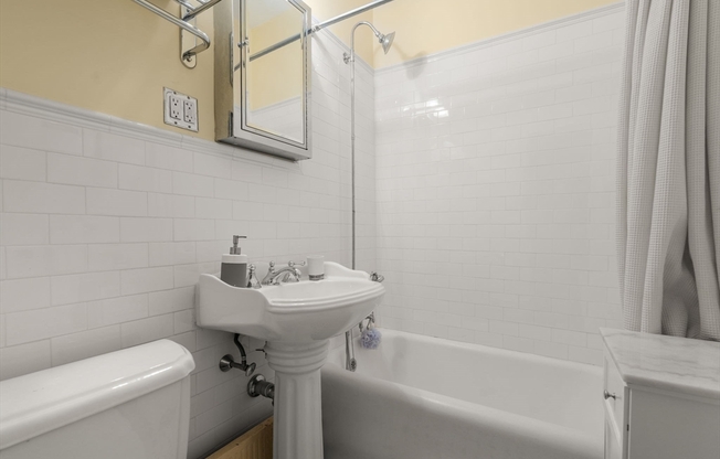 2 beds, 2 baths, 929 sqft, $5,000, Unit 3H