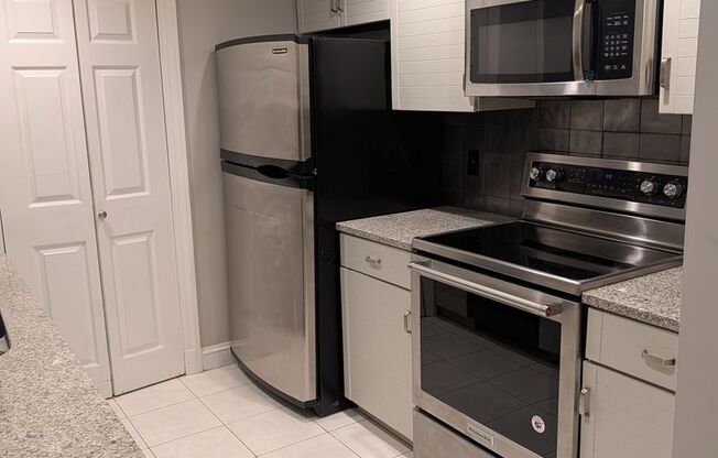 2 beds, 2 baths, 1,300 sqft, $5,300, Unit 202