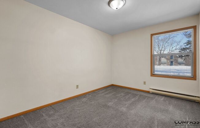 2 beds, 1 bath, 660 sqft, $995, Unit 28