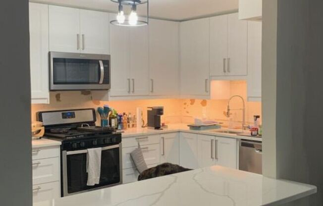 2 beds, 1 bath, $2,050, Unit # #P 2