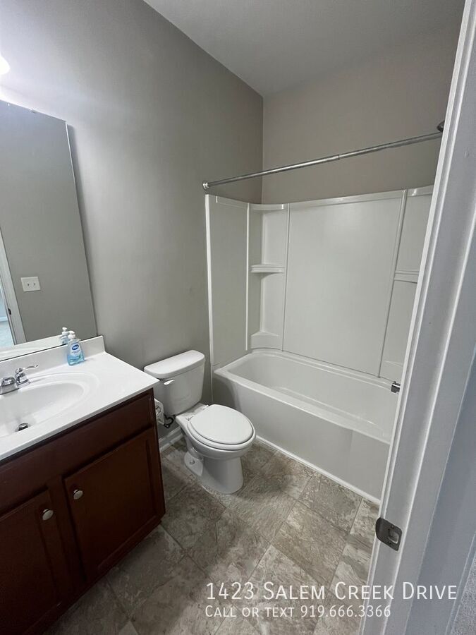1423 SALEM CRK DR