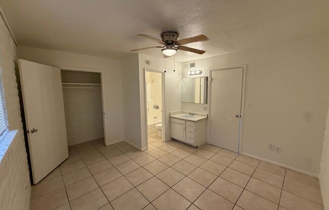 1 bed, 1 bath, 570 sqft, $899, Unit 16621-43