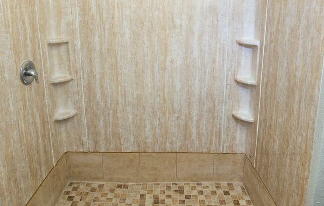 3 beds, 2 baths, $1,650, Unit 3/2