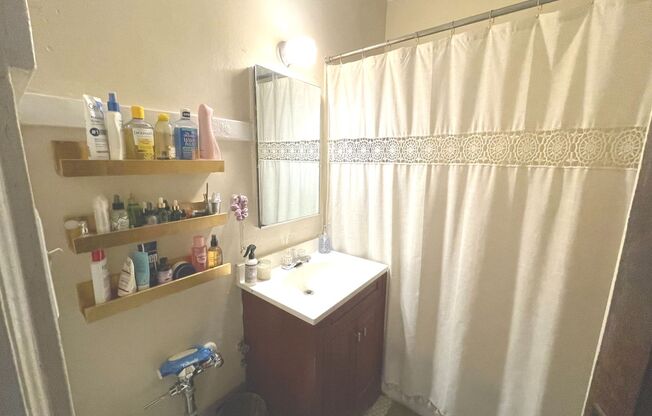 1 bed, 1 bath, $1,045, Unit 301