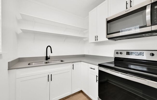 1 bed, 1 bath, $1,100, Unit 714