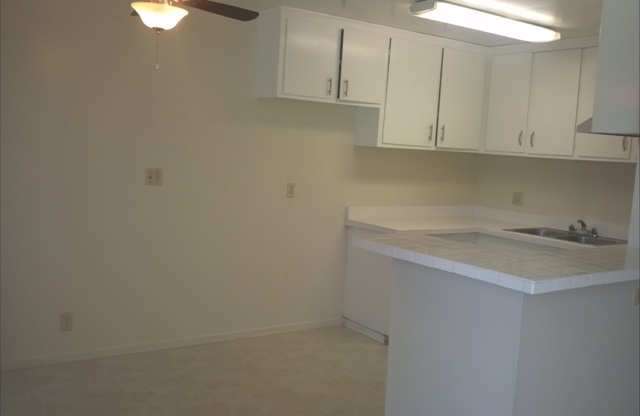 2 beds, 1 bath, $2,295