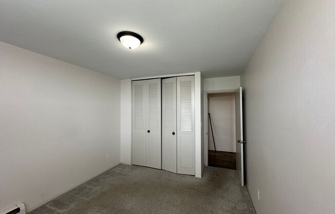 3 beds, 1 bath, $1,625, Unit 308
