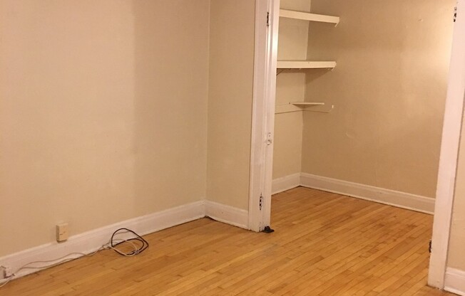 Studio, 1 bath, $895, Unit 4