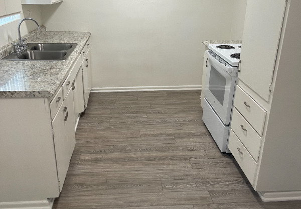 2232 E LENITA LN