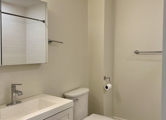 1 bed, 1 bath, 600 sqft, $2,300, Unit 1